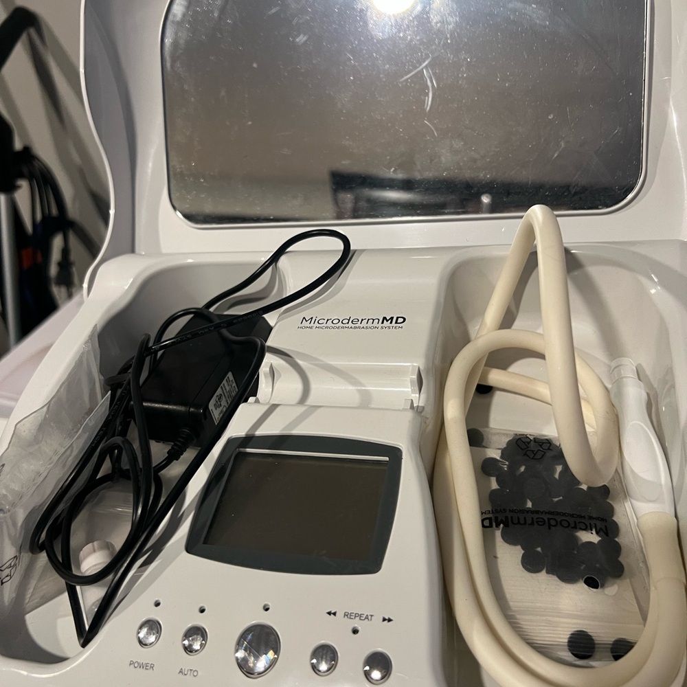 MicrodermMD White Microdermabrasion Machine